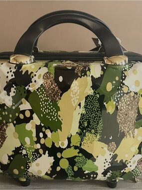 Luxury Triforce Elite Performance Travelware Hard-Shell Makeup Carry Case NWT